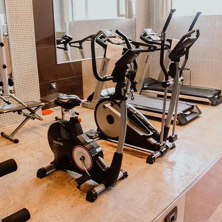 Iron Hotel Hokmeli Kültér fotó