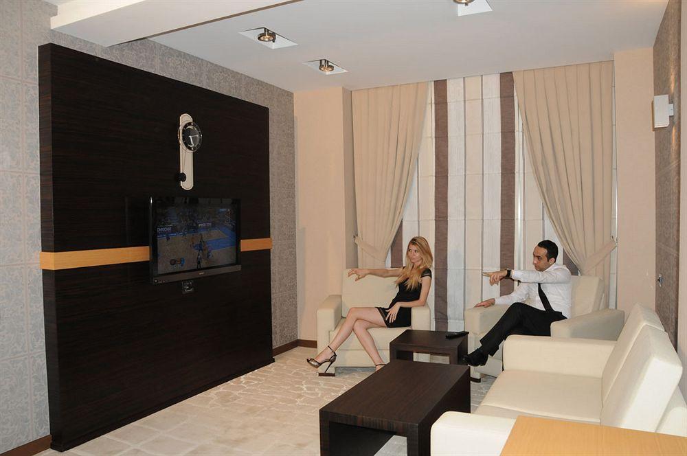 Iron Hotel Hokmeli Kültér fotó