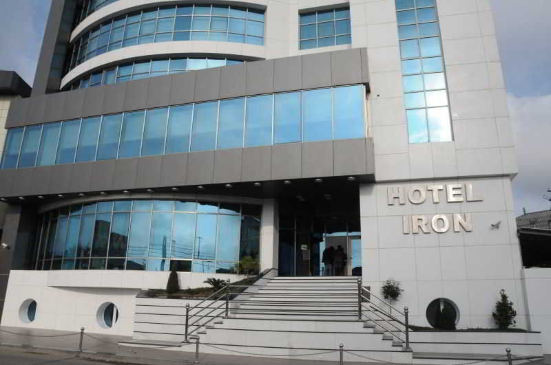 Iron Hotel Hokmeli Kültér fotó