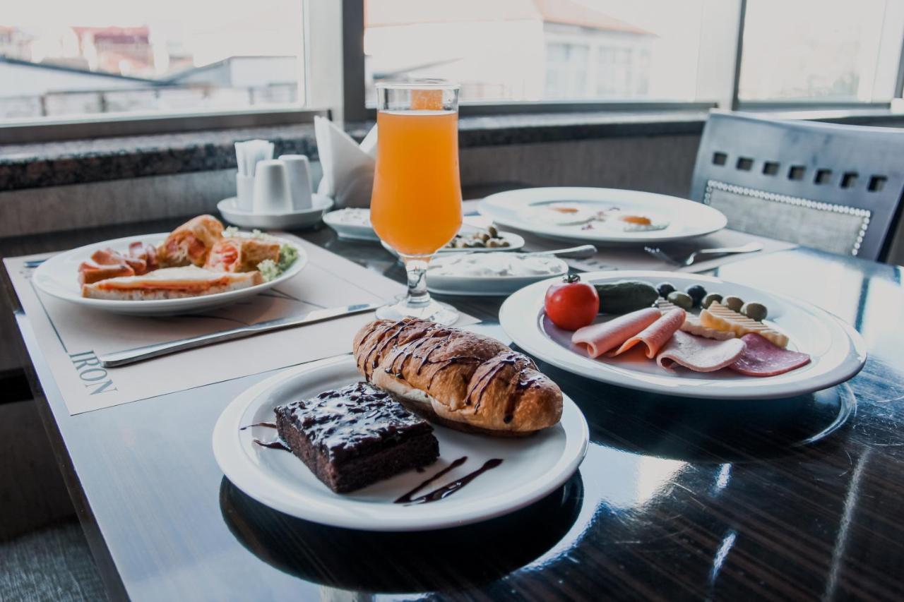 Iron Hotel Hokmeli Kültér fotó