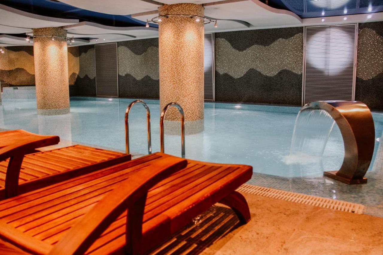 Iron Hotel Hokmeli Kültér fotó