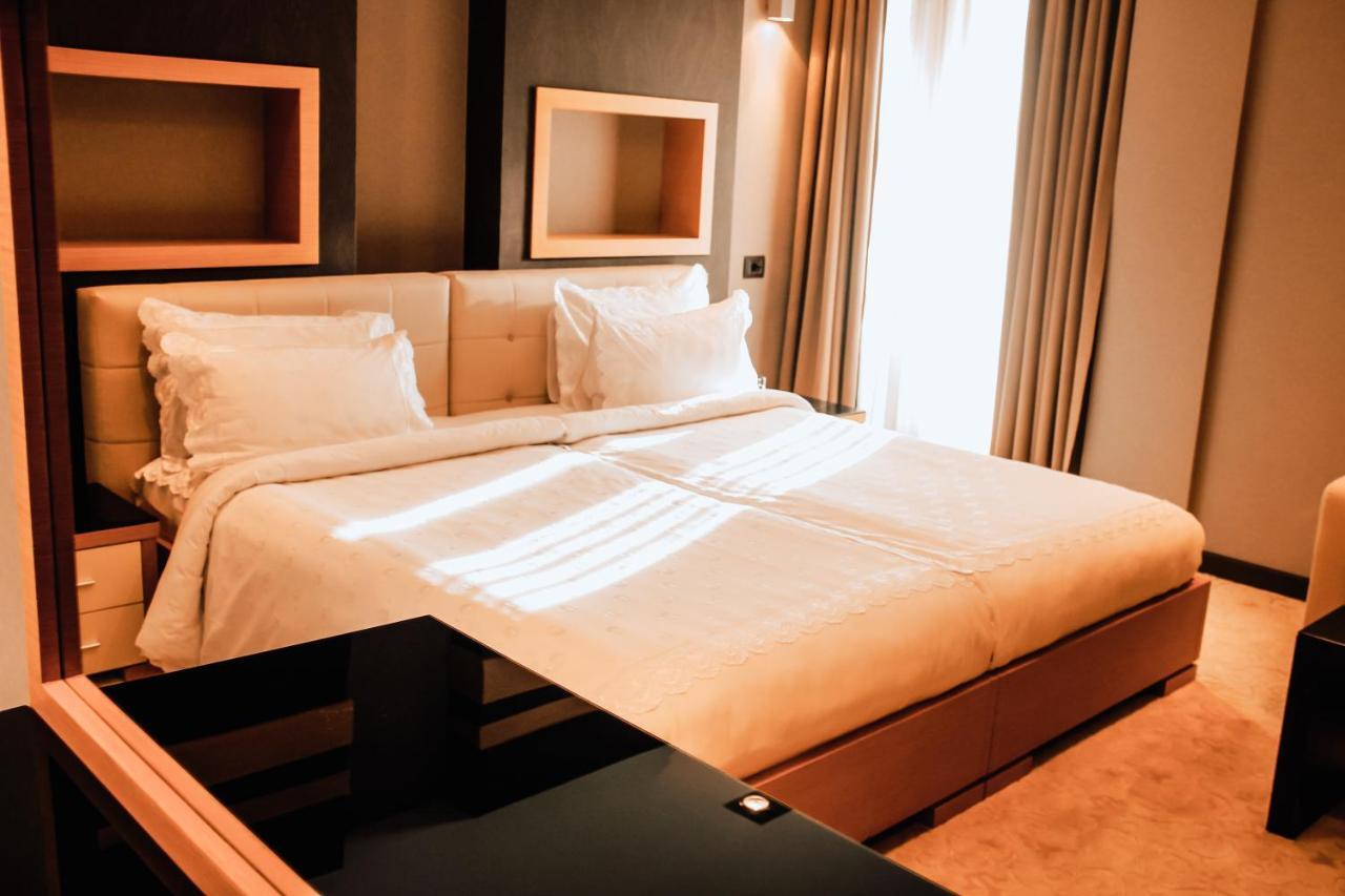 Iron Hotel Hokmeli Kültér fotó