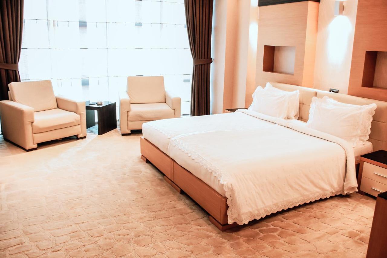 Iron Hotel Hokmeli Kültér fotó