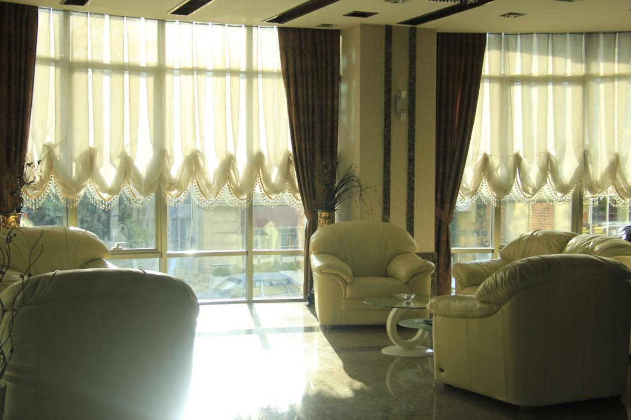 Iron Hotel Hokmeli Kültér fotó