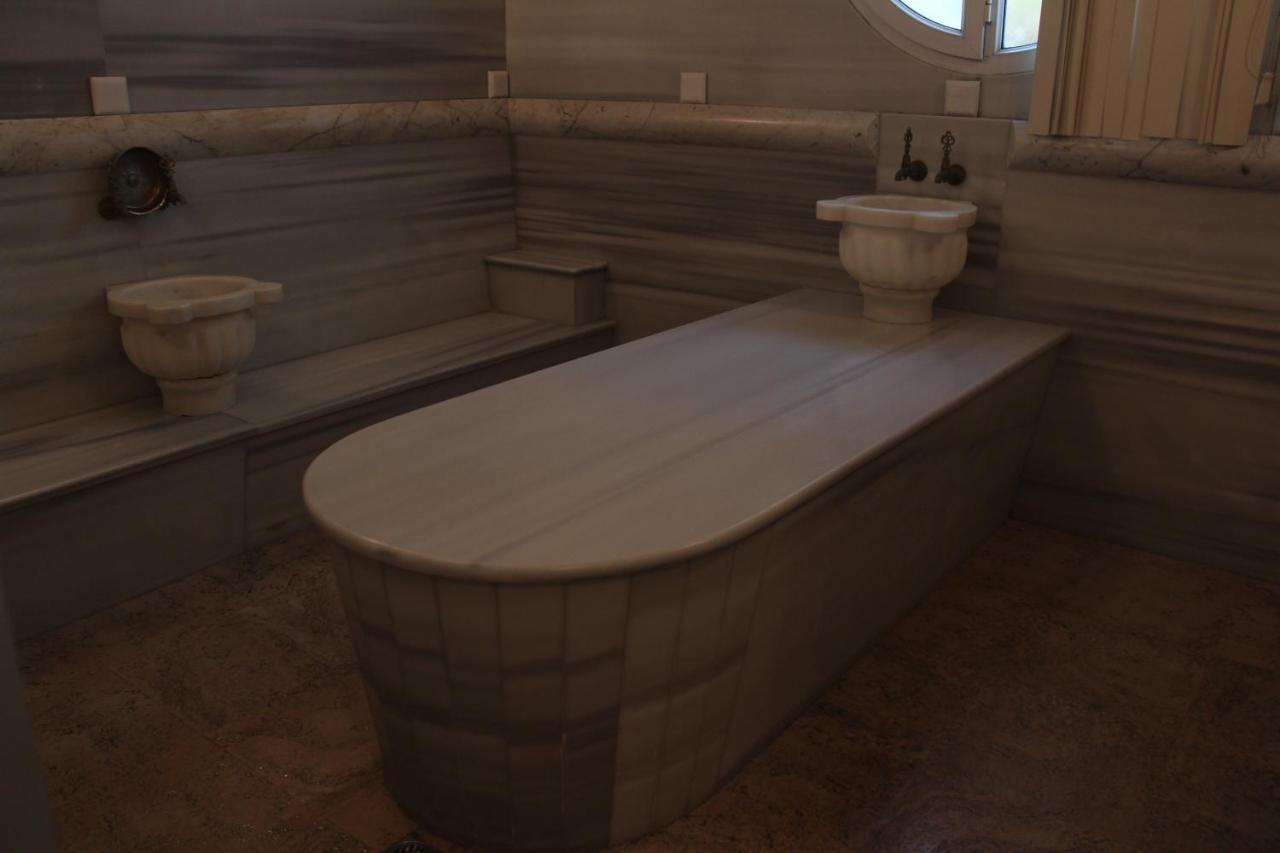 Iron Hotel Hokmeli Kültér fotó