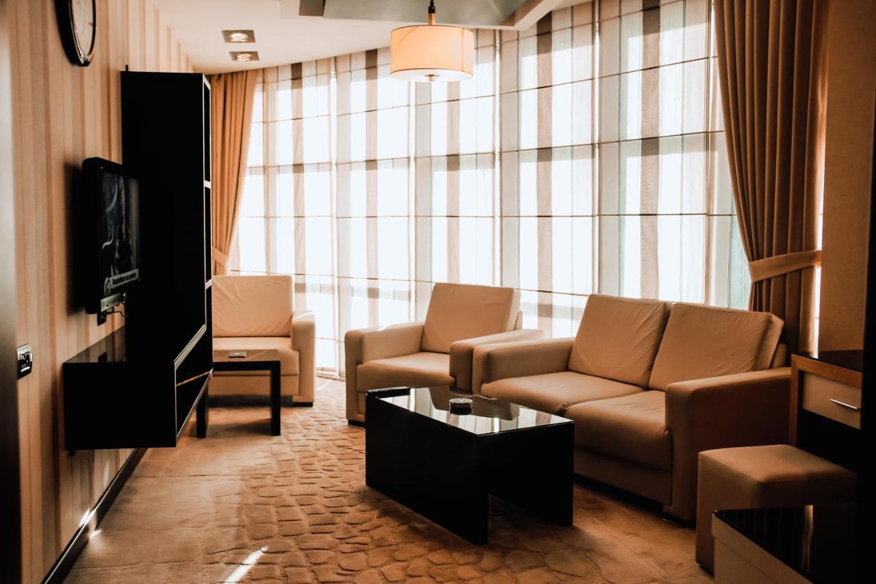 Iron Hotel Hokmeli Kültér fotó