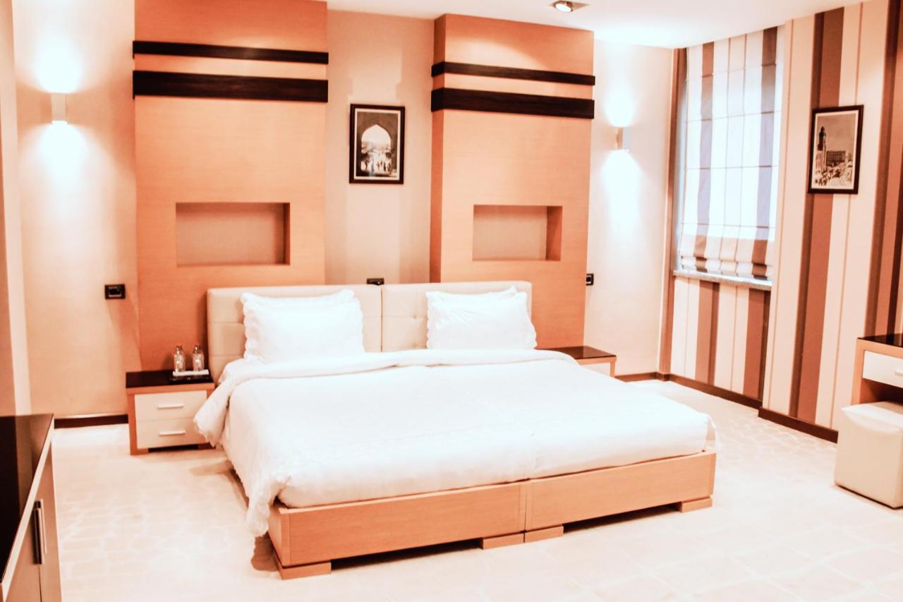 Iron Hotel Hokmeli Kültér fotó