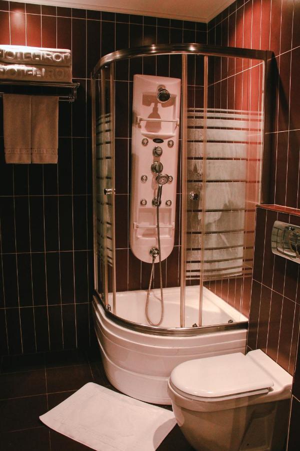 Iron Hotel Hokmeli Kültér fotó