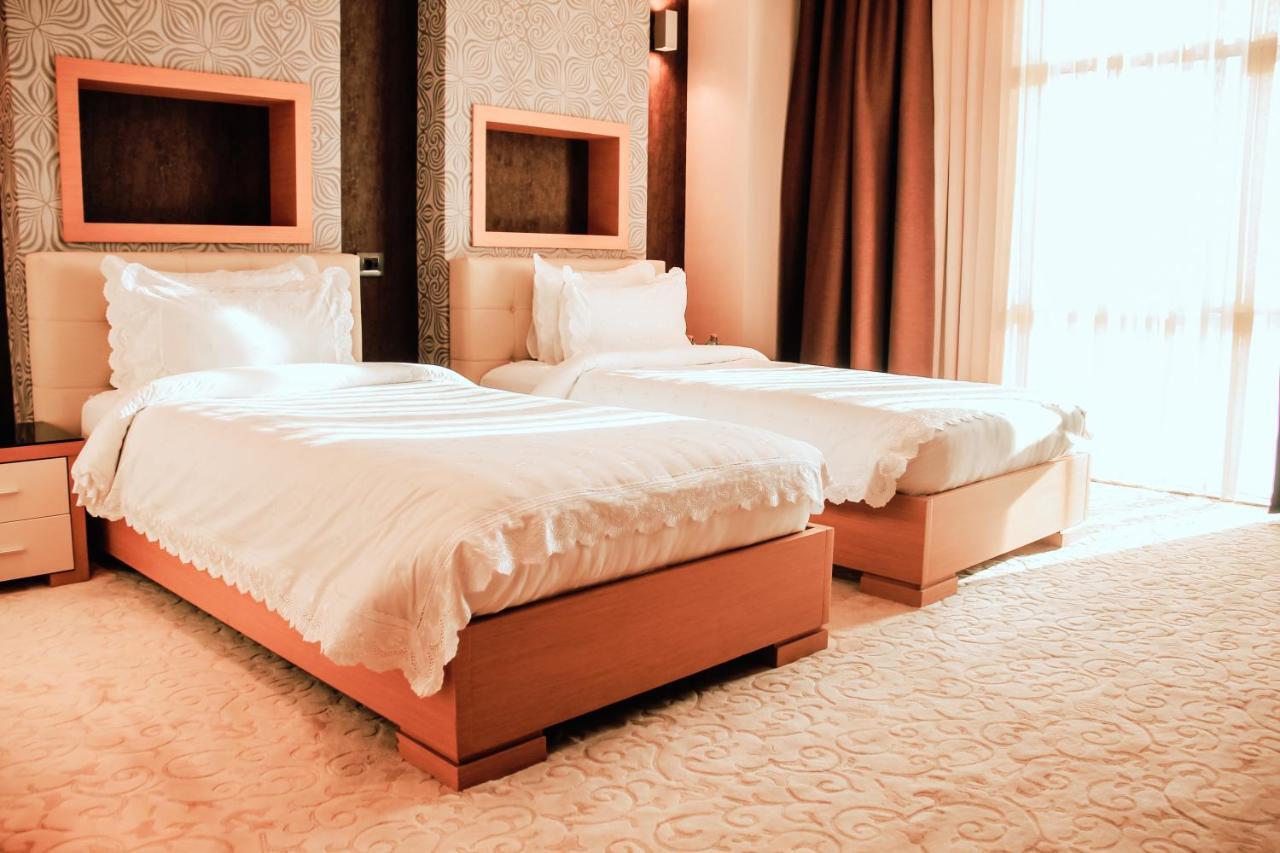 Iron Hotel Hokmeli Kültér fotó