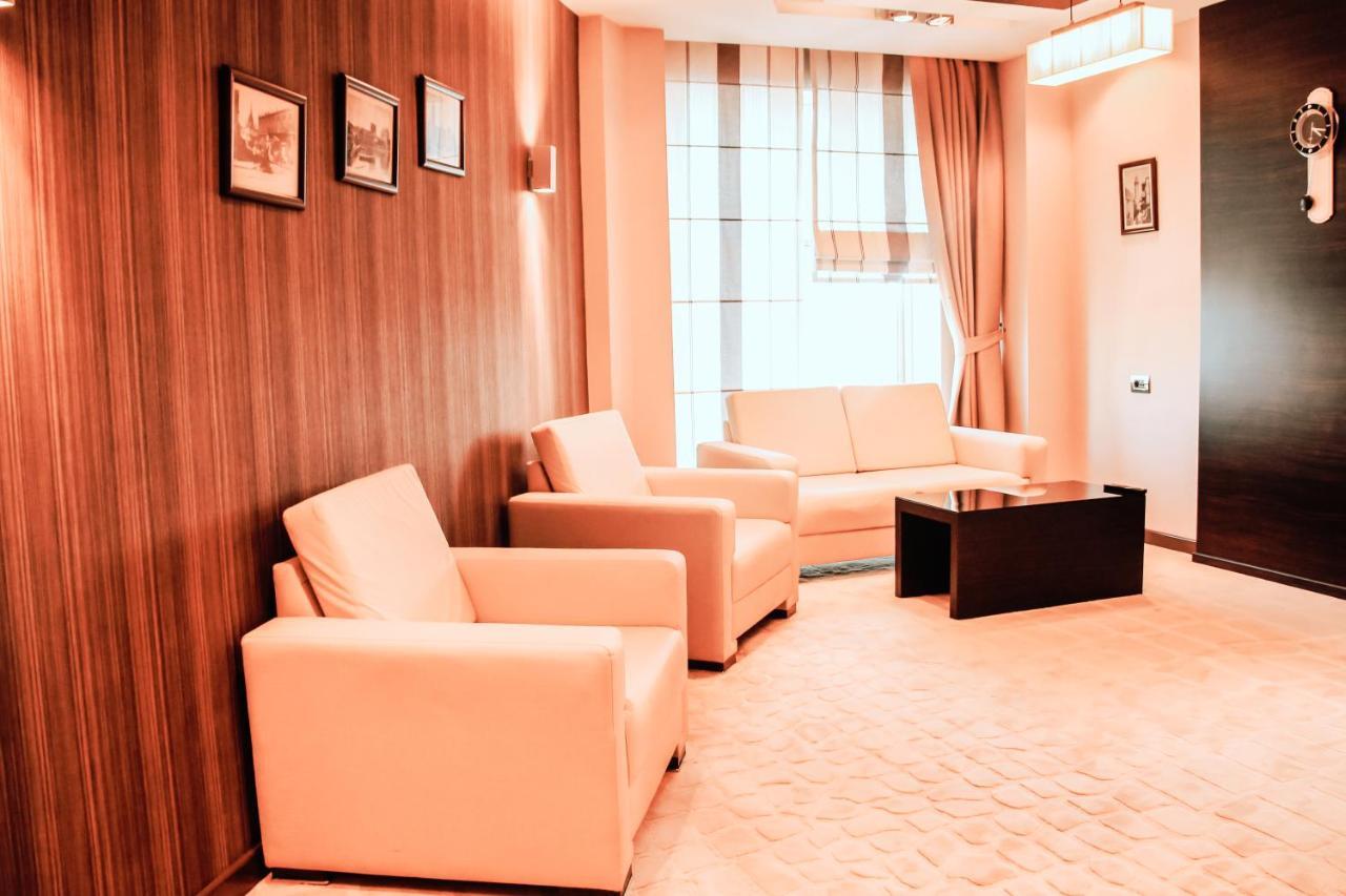 Iron Hotel Hokmeli Kültér fotó