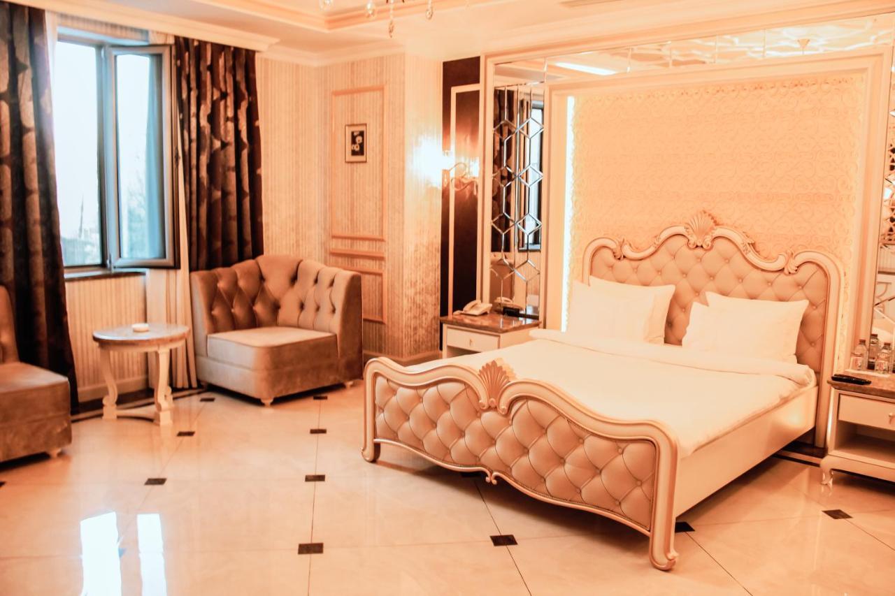 Iron Hotel Hokmeli Kültér fotó