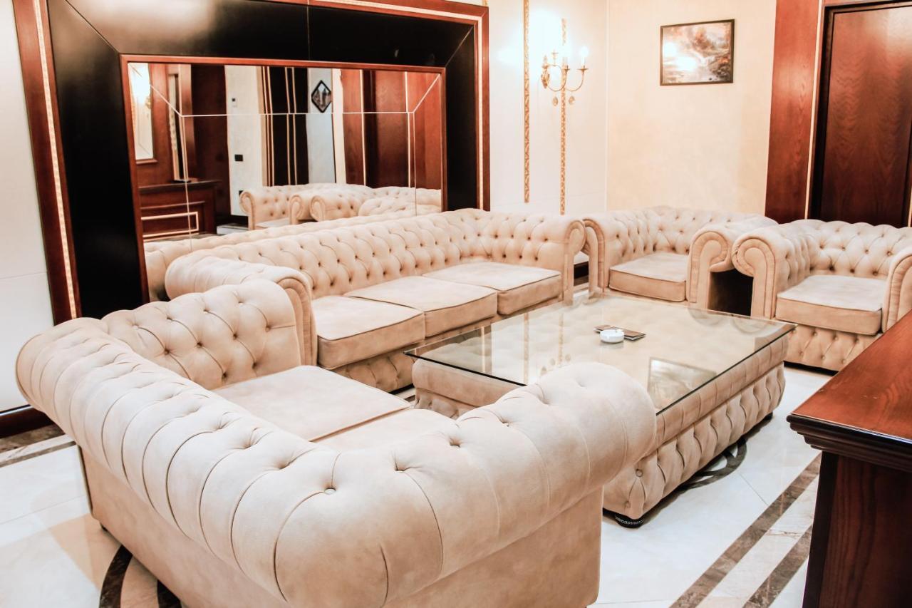 Iron Hotel Hokmeli Kültér fotó