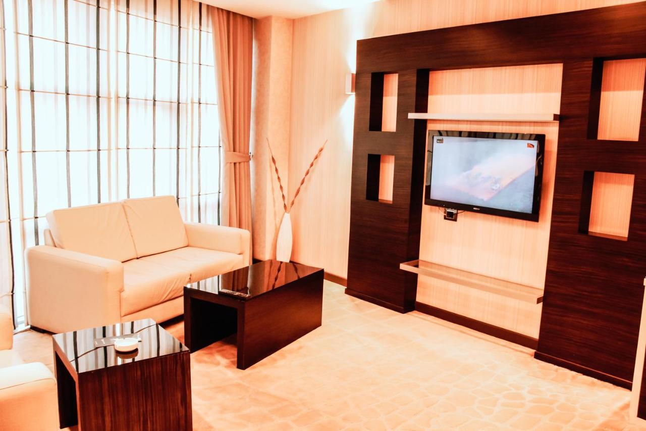 Iron Hotel Hokmeli Kültér fotó